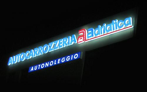 giotto-pubblicita-insegne-lettere-scatolate-autocarrozzeria-adriatica